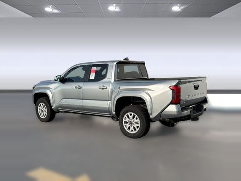 Used 2026 Toyota Tacoma SR5 AWD/4WD image 3