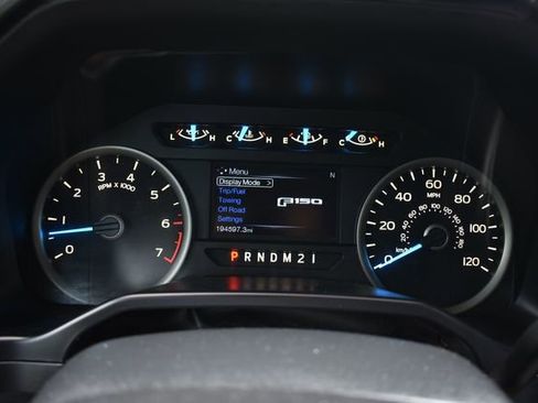 Used 2015 Ford F150 XLT w/ Equipment Group 302A Luxury RWD image 13