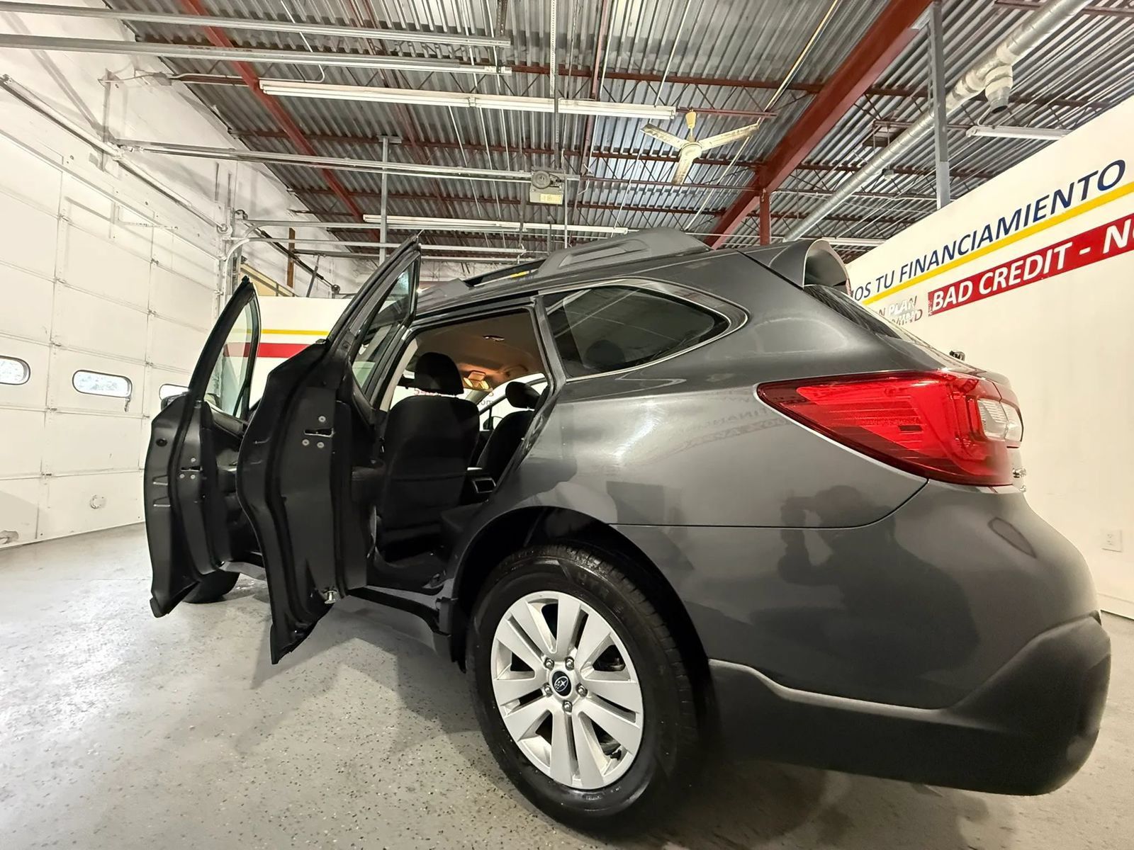 Used 2018 Subaru Outback 2.5i AWD/4WD image 16