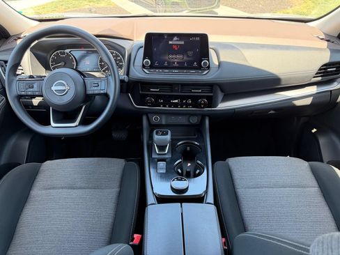 Used 2023 Nissan Rogue SV AWD/4WD image 2