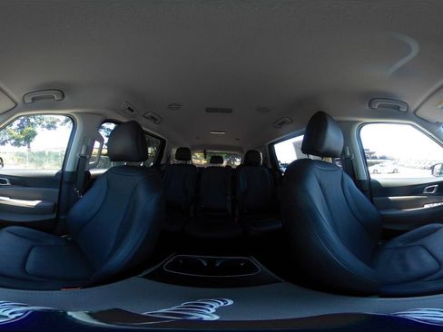Used 2026 Kia Carnival FWD image 44