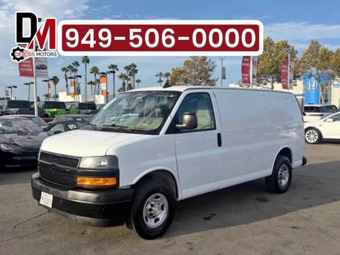 Used 2021 Chevrolet Express 3500 w/ Driver Convenience Package RWD image 1