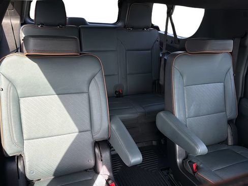 Used 2025 GMC Yukon XL AT4 w/ AT4 Premium Package AWD/4WD image 16
