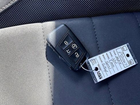 Used 2024 Volkswagen Taos SE image 35