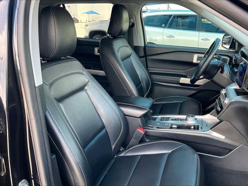 Used 2021 Ford Explorer XLT w/ Equipment Group 202A RWD image 8