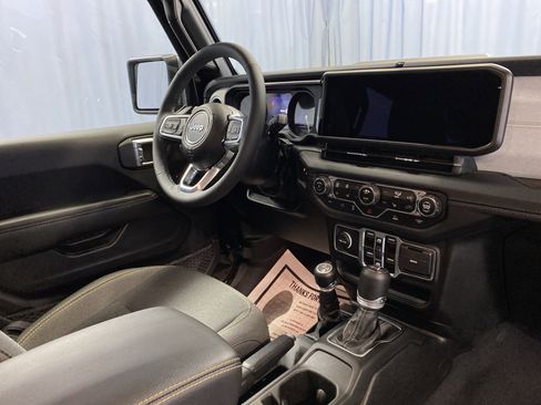 Certified 2025 Jeep Wrangler Sahara image 42