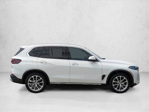 Used 2024 BMW X5 xDrive40i w/ Premium Package AWD/4WD image 4