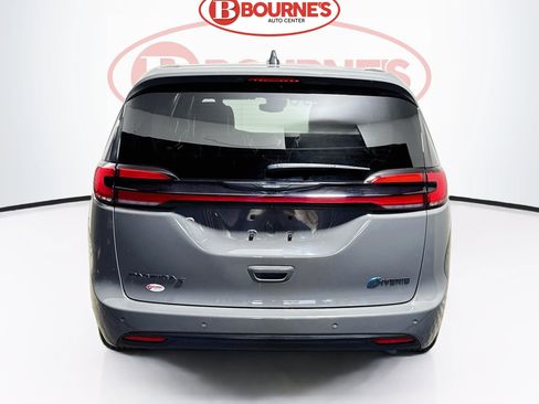 Used 2023 Chrysler Pacifica Touring-L w/ S Appearance Package FWD image 8