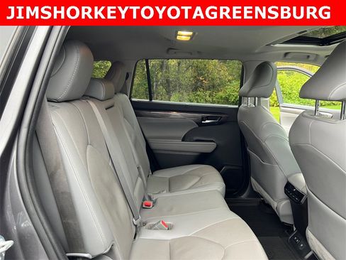 Used 2021 Toyota Highlander Limited image 33