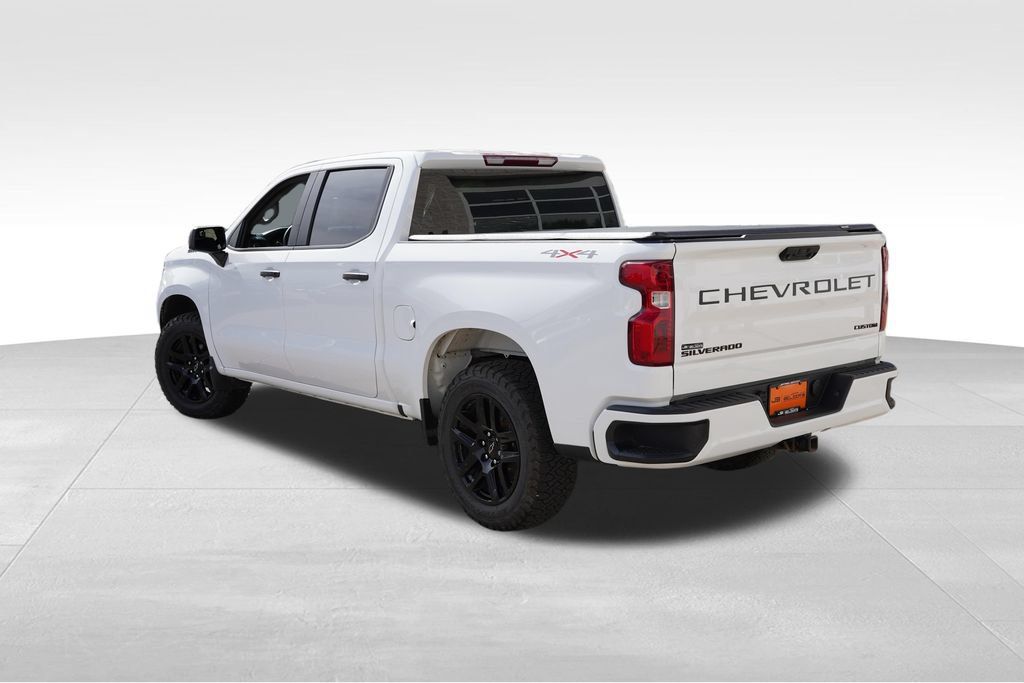 Used 2022 Chevrolet Silverado 1500 Custom w/ LPO, Dark Essentials Package AWD/4WD image 7