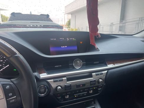 Used 2015 Lexus ES 350 w/ Premium Package FWD image 3