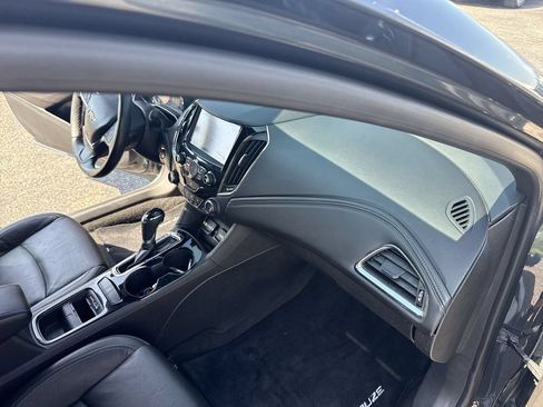 Used 2017 Chevrolet Cruze Premier FWD image 36