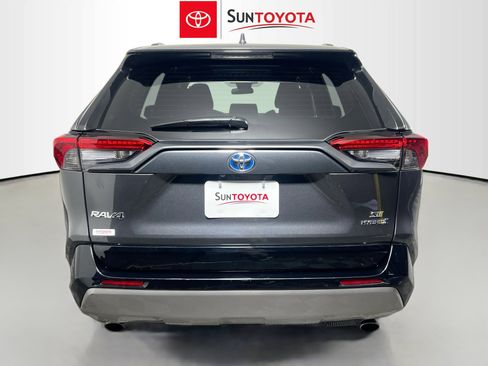 Used 2023 Toyota RAV4 SE image 5