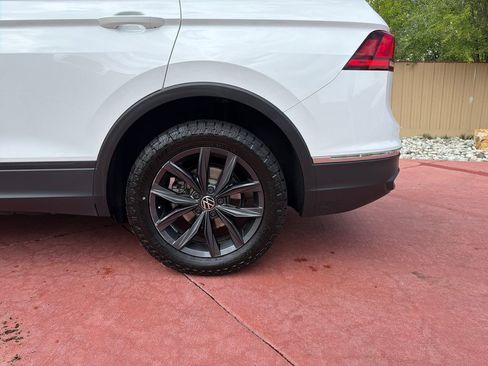 Used 2022 Volkswagen Tiguan SE AWD/4WD image 37