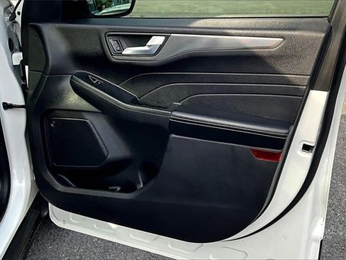 Used 2021 Ford Escape Titanium w/ Class II Trailer Tow Package image 19