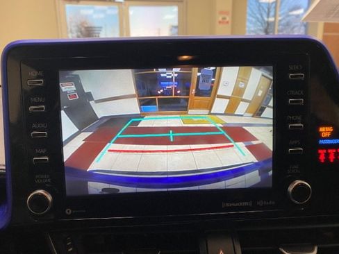 Used 2020 Toyota C-HR XLE image 31