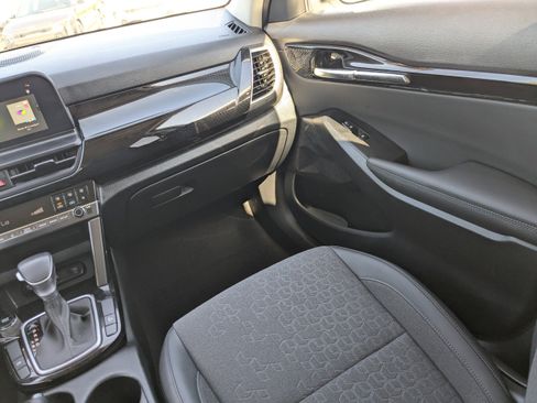 Used 2025 Kia Seltos S image 19