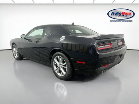 Used 2022 Dodge Challenger SXT w/ Driver Convenience Group image 6
