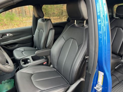 New 2026 Chrysler Pacifica Select image 15