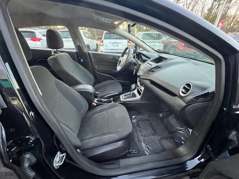 Used 2019 Ford Fiesta SE image 9