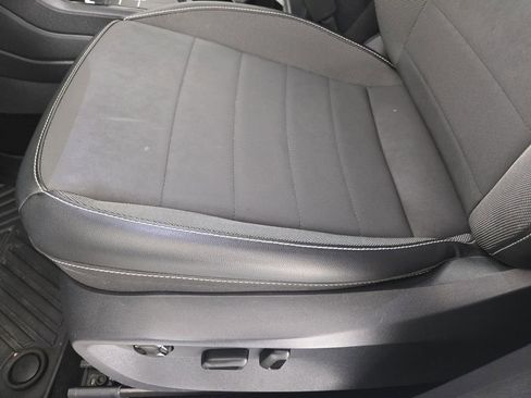 Used 2023 Volkswagen Taos SE w/ Panoramic Sunroof Package FWD image 25