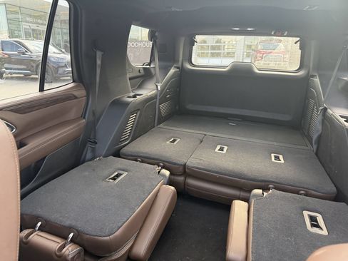 Used 2021 Chevrolet Tahoe High Country w/ Premium Package AWD/4WD image 6