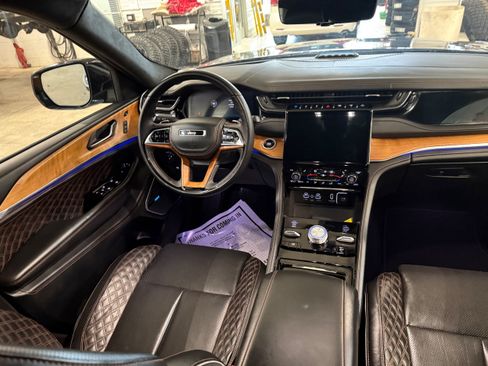 Used 2022 Jeep Grand Cherokee Summit AWD/4WD image 18