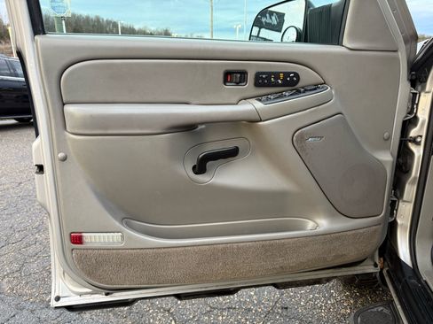 Used 2005 Chevrolet Avalanche 2500 w/ Preferred Equipment Group image 18