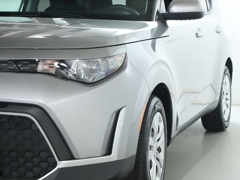 Used 2023 Kia Soul LX FWD image 5