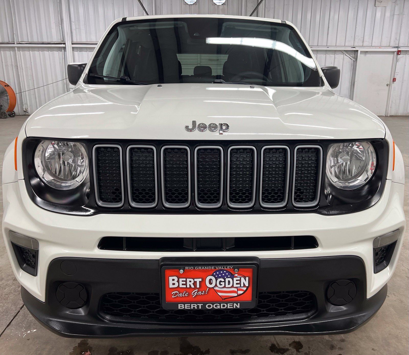 Used 2023 Jeep Renegade Latitude AWD/4WD image 2