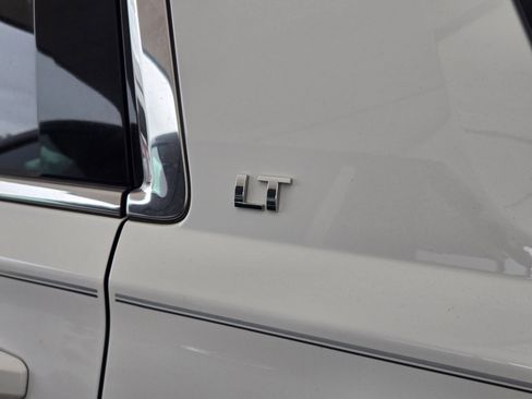 Used 2018 Chevrolet Tahoe LT w/ LT Signature Package RWD image 5