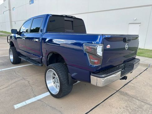 Used 2017 Nissan Titan SV AWD/4WD image 13