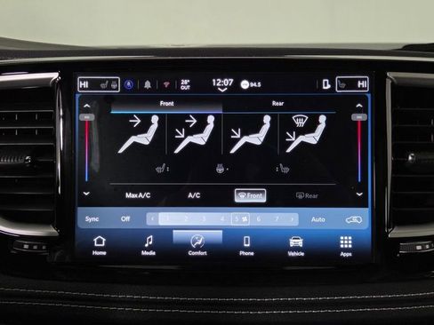 Used 2026 Chrysler Pacifica Select image 25