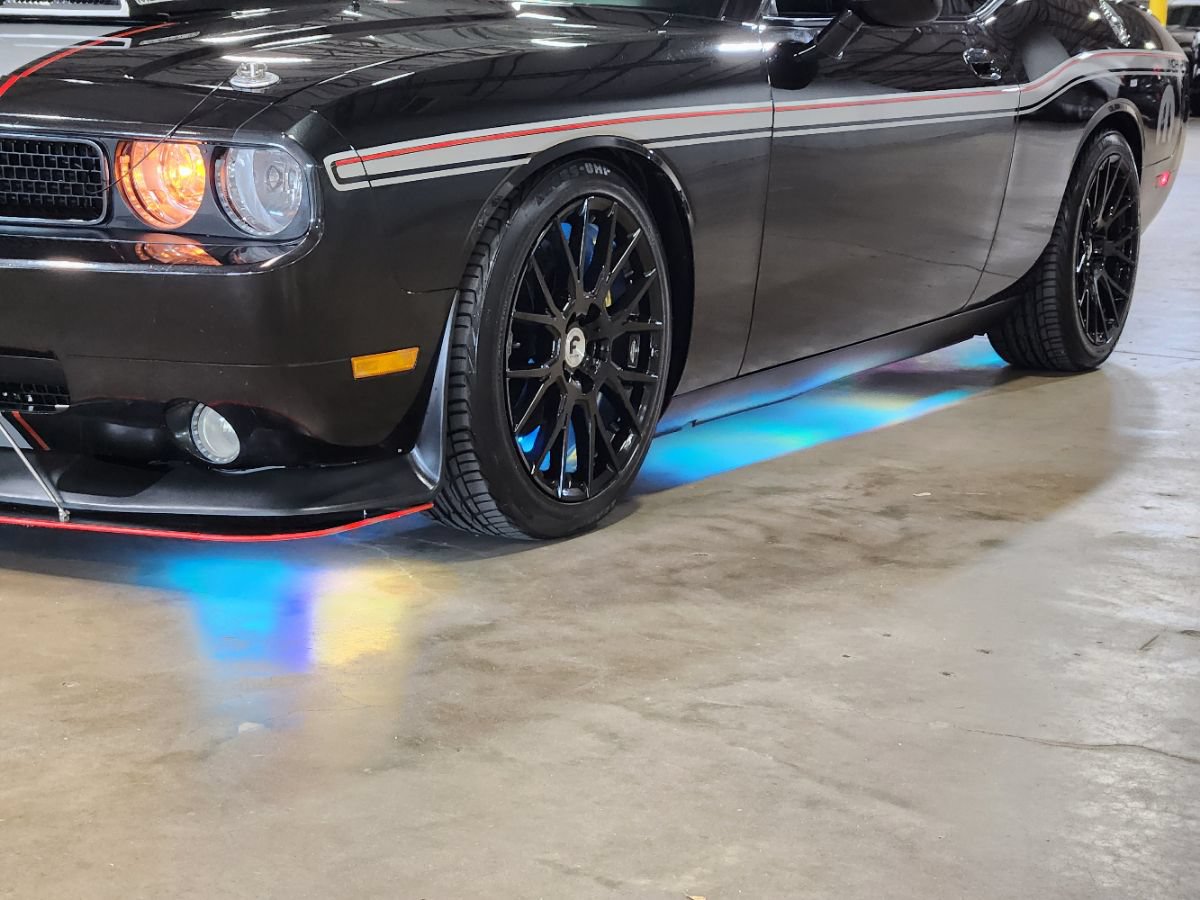 Used 2010 Dodge Challenger R/T w/ Mopar 10 Pkg RWD image 19