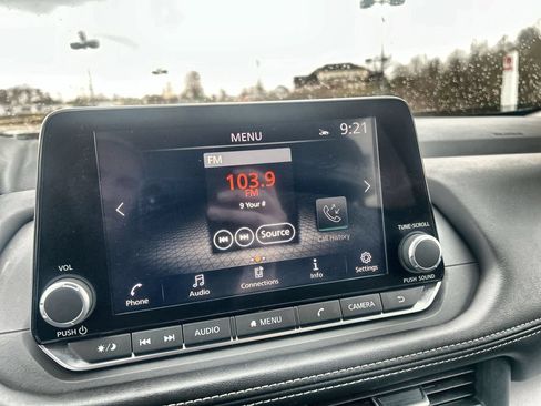 Used 2024 Nissan Rogue SV FWD image 22