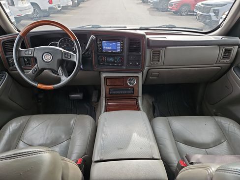 Used 2004 Cadillac Escalade Base image 27