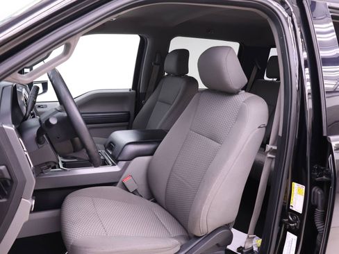 Used 2017 Ford F250 XLT w/ XLT Premium Package image 4