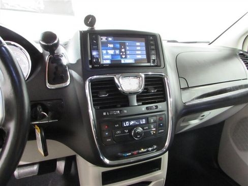 Used 2014 Chrysler Town & Country Touring image 76