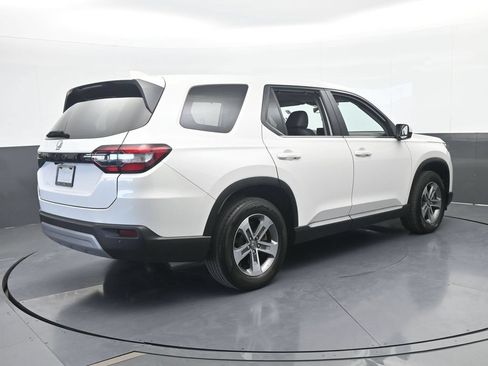 Used 2025 Honda Pilot EX-L image 6