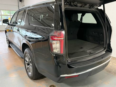 Used 2024 Chevrolet Suburban LT w/ LT Signature Plus Package AWD/4WD image 4