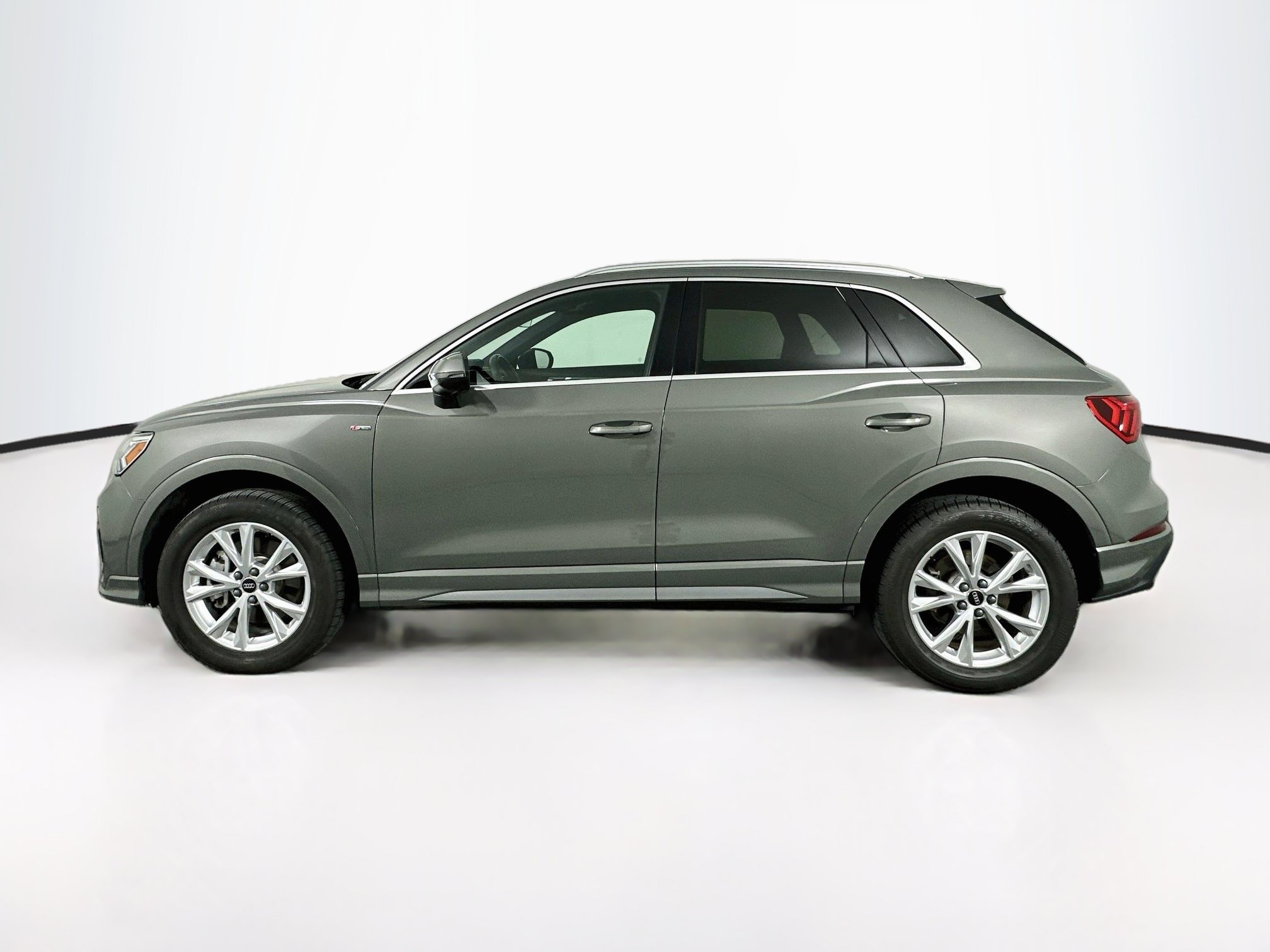 Used 2025 Audi Q3 2.0T Premium AWD/4WD image 4