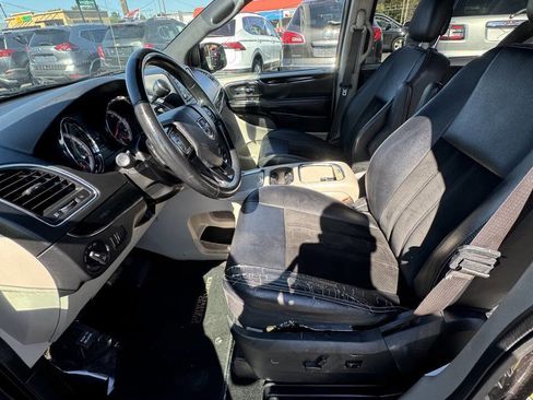 Used 2017 Dodge Grand Caravan SXT image 22