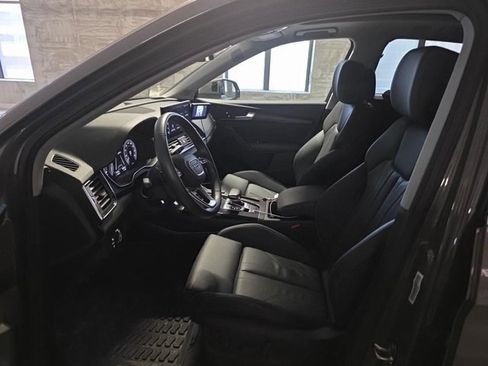 Used 2023 Audi Q5 e Premium Plus w/ Premium Plus Package image 4