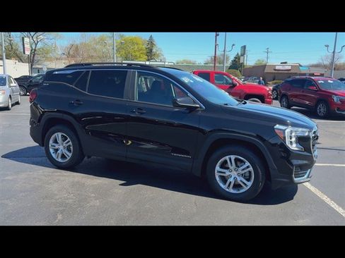 Certified 2023 GMC Terrain SLE w/ Driver Convenience Package image 2