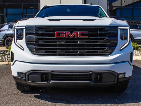 Used 2025 GMC Sierra 1500 Elevation image 2