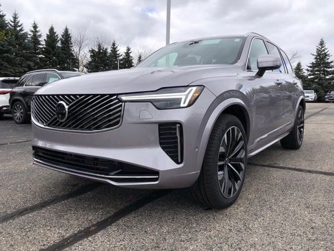 New 2026 Volvo XC90 B5 Plus image 3