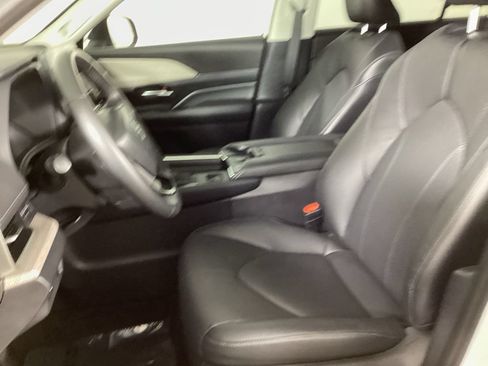Used 2024 Toyota Grand Highlander AWD image 10