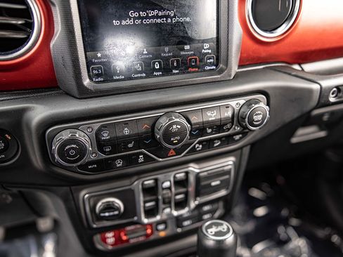 Used 2018 Jeep Wrangler Unlimited Rubicon AWD/4WD image 25
