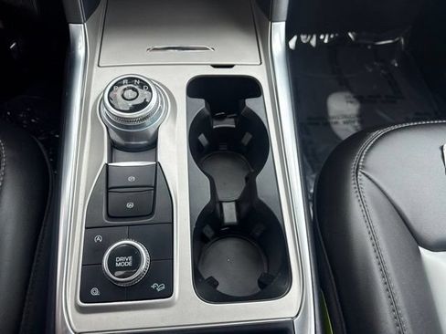 Used 2023 Ford Explorer XLT w/ Equipment Group 202A AWD/4WD image 15