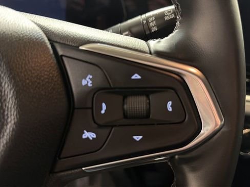 Used 2025 Chevrolet Trax LT w/ LT Convenience Package FWD image 19